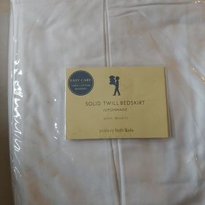 Pottery Barn kids Queen solid twill bed skirt